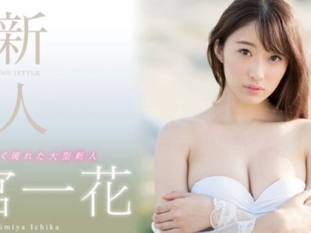 Ichika Hoshimiya – Nữ idol 18+ với đôi chân dài miên man